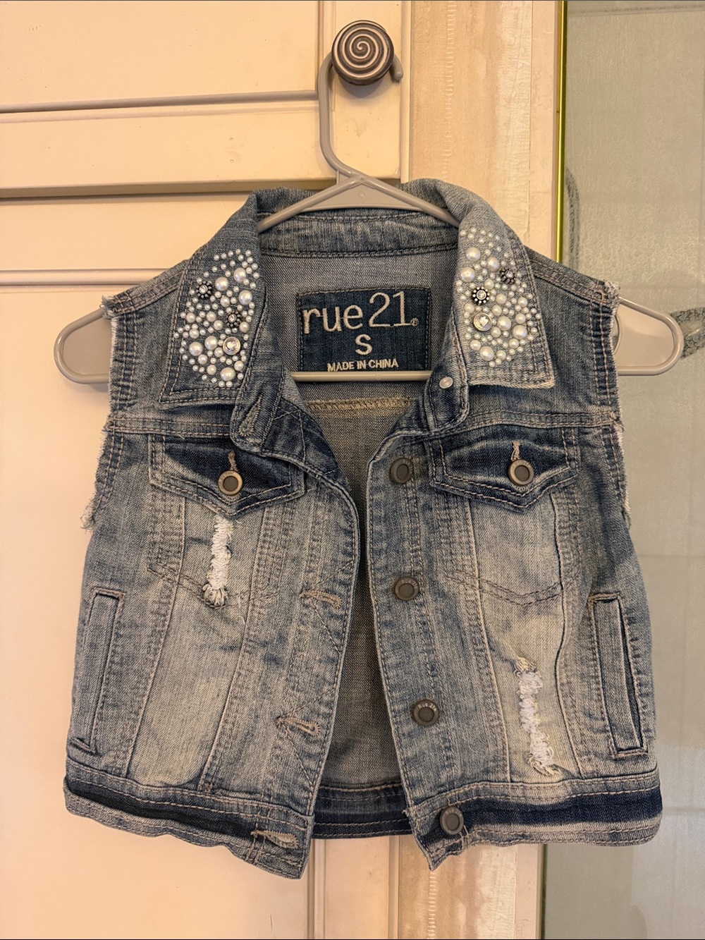 Jean jacket vest with pearls and rhinestones 🤍✨